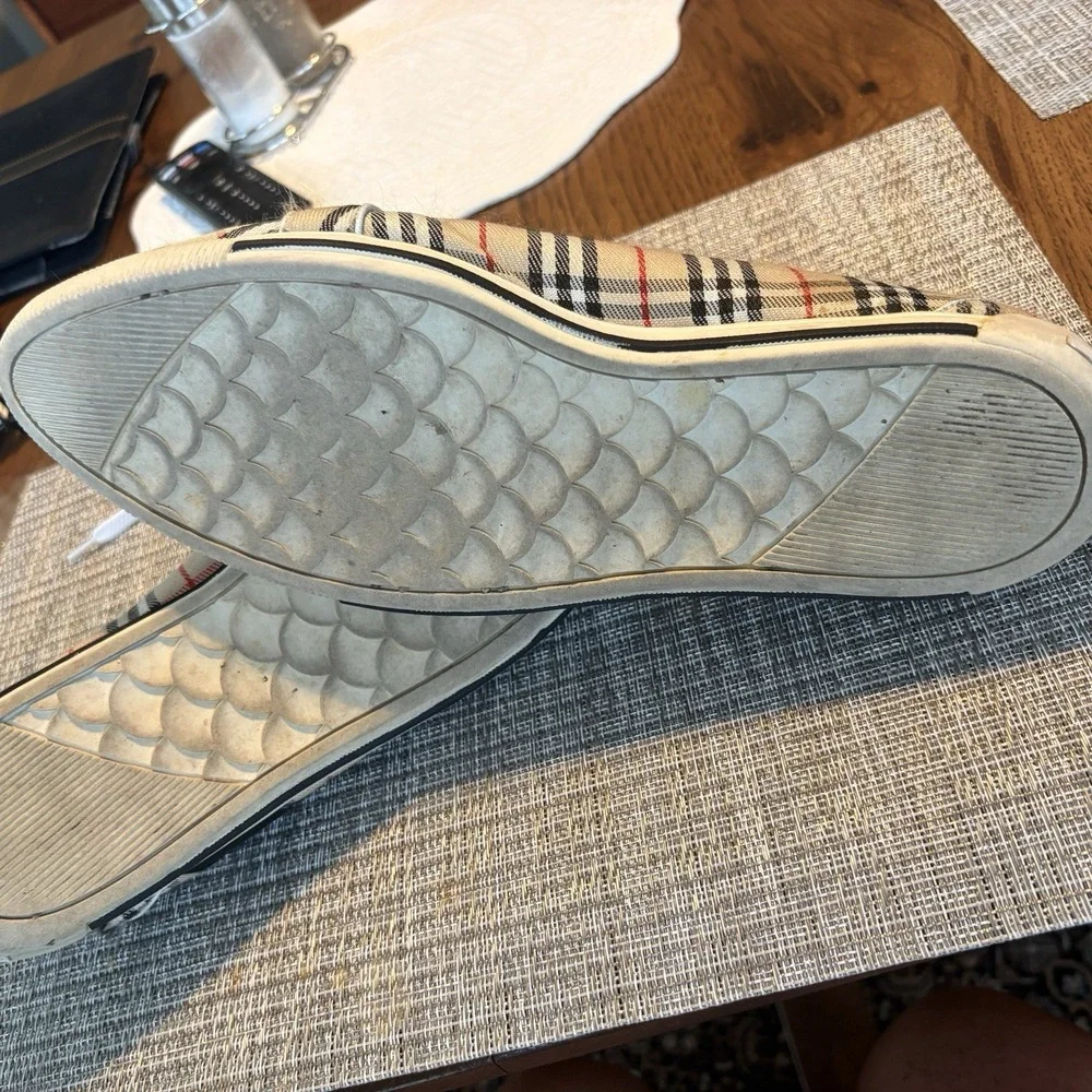 Burberry pre owned